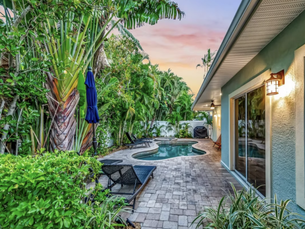 Four Bedroom Vacation Home in Holmes Beach Close to Beach
